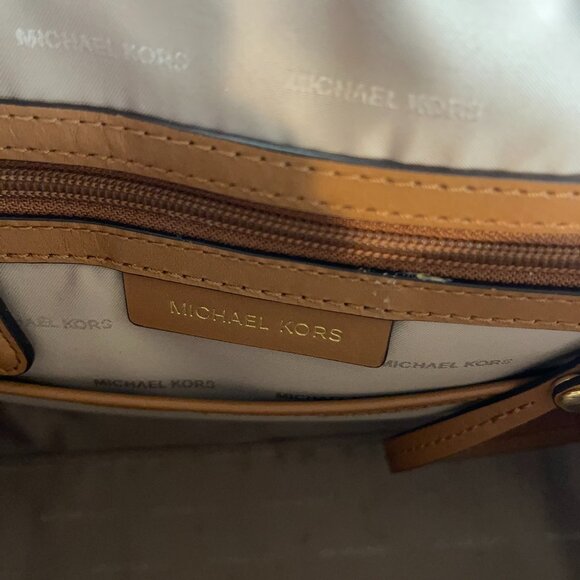 Michael Kors Gold and White leather satchel bag - Picture 5 of 12